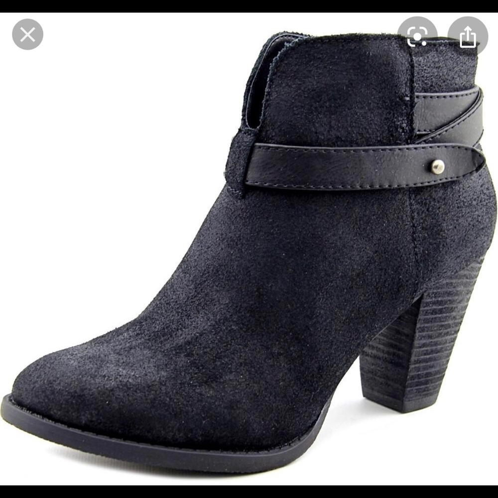 Super cute black booties